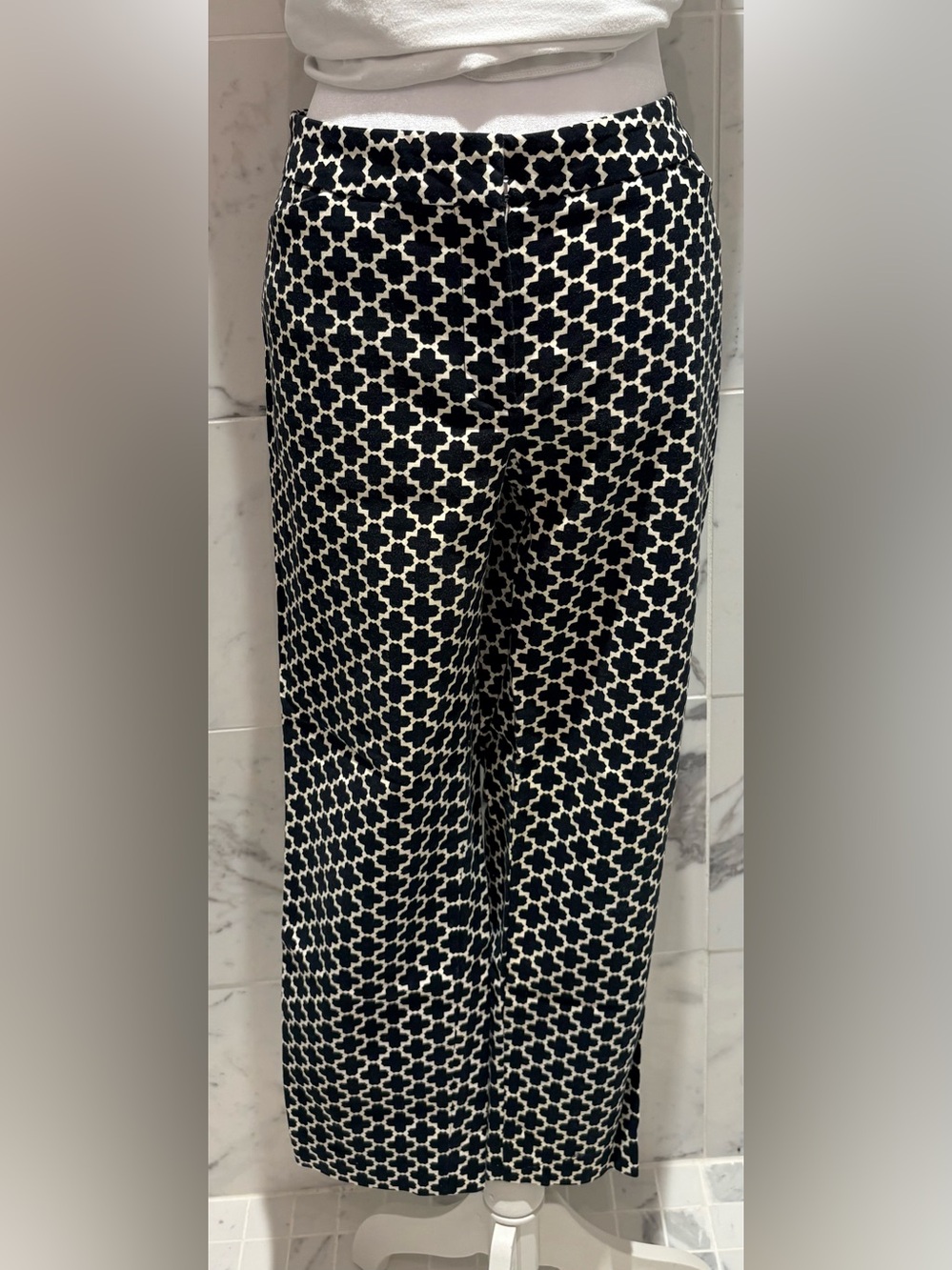 White House/Black Market Black and White Geometric Print Pants